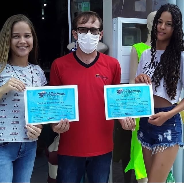 Aluno criando planilha